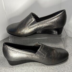 Walking Cradles Metallic Loafers. Brocade print pewter and gold. 8w fc5